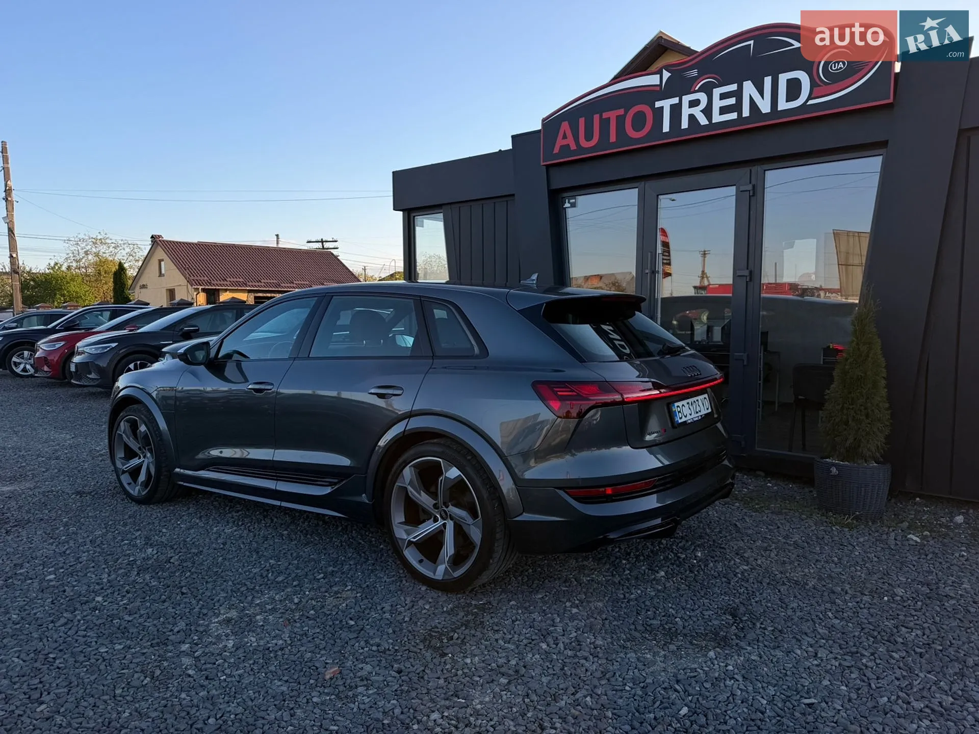 2022 Audi e-tron S - мініатюра 11