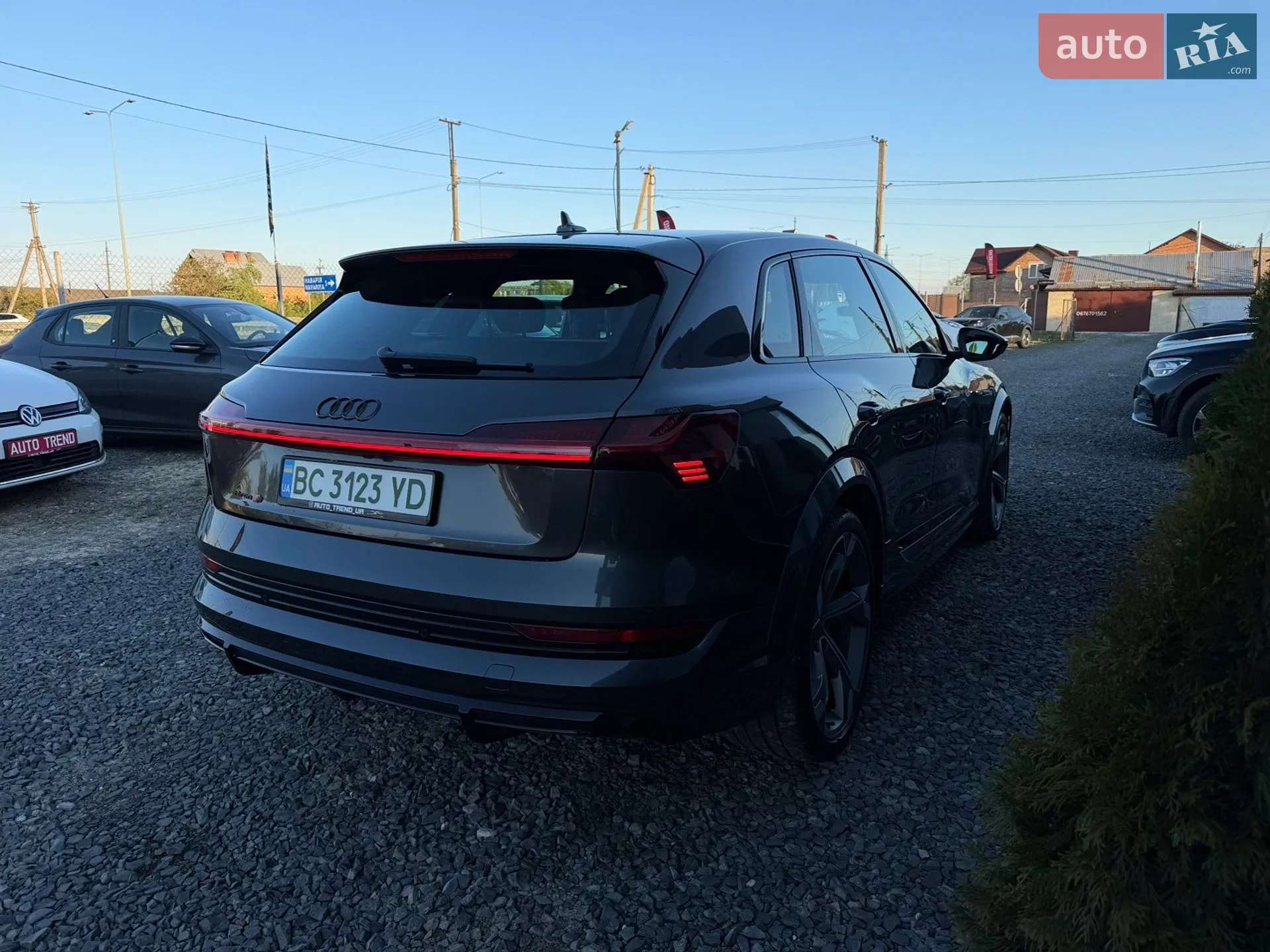 2022 Audi e-tron S - мініатюра 14