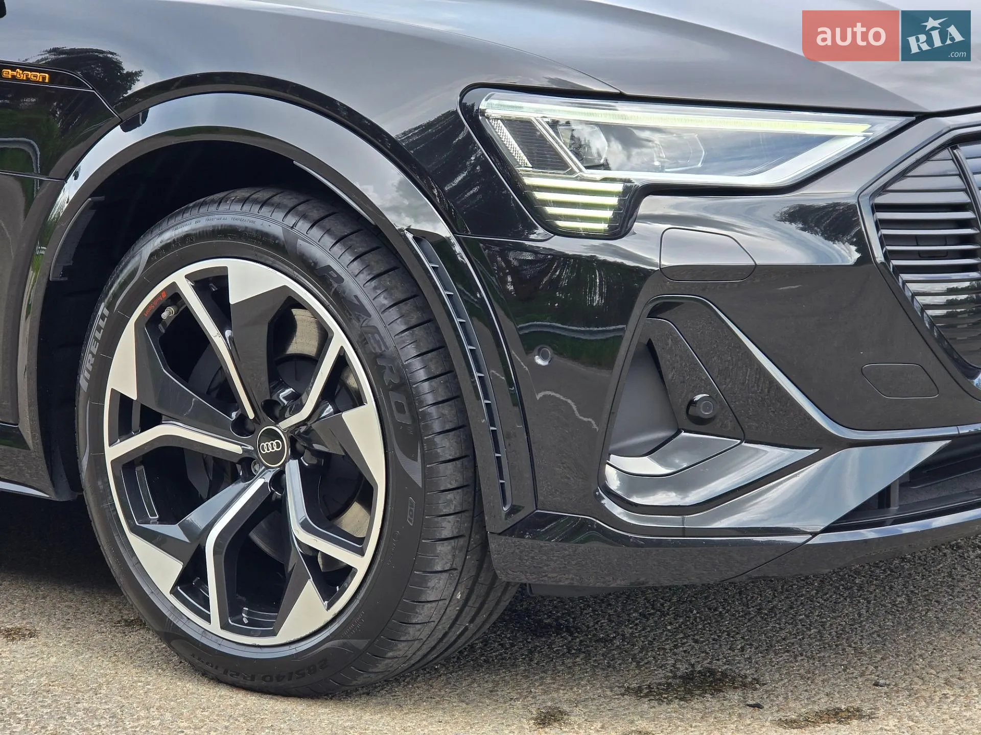 2022 Audi e-tron S - мініатюра 23