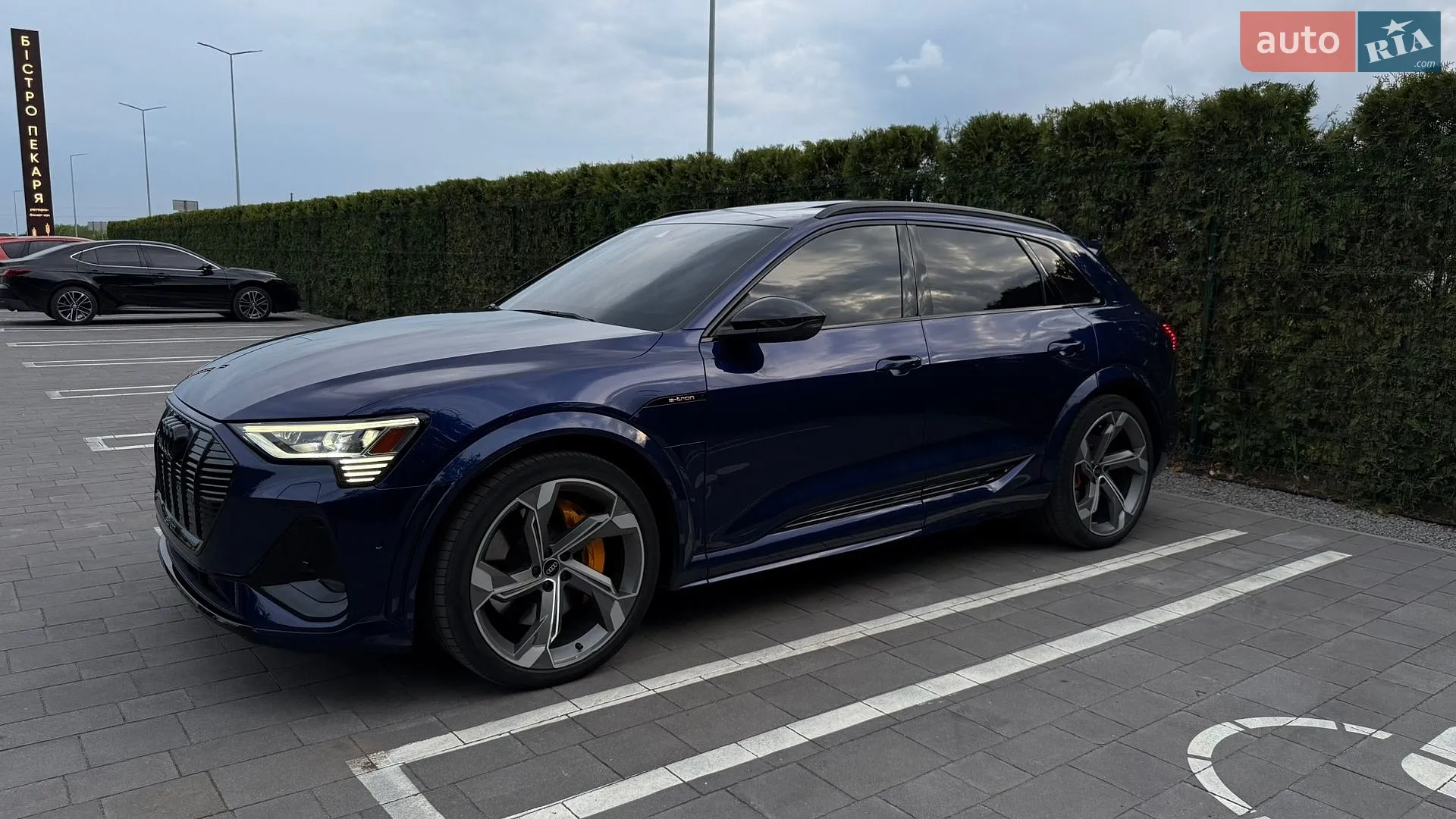 2022 Audi e-tron S - мініатюра 14