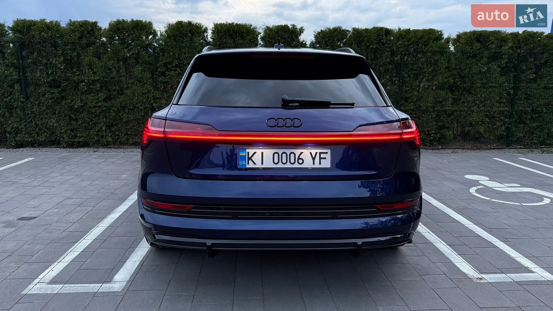 2022 Audi e-tron S - мініатюра 22