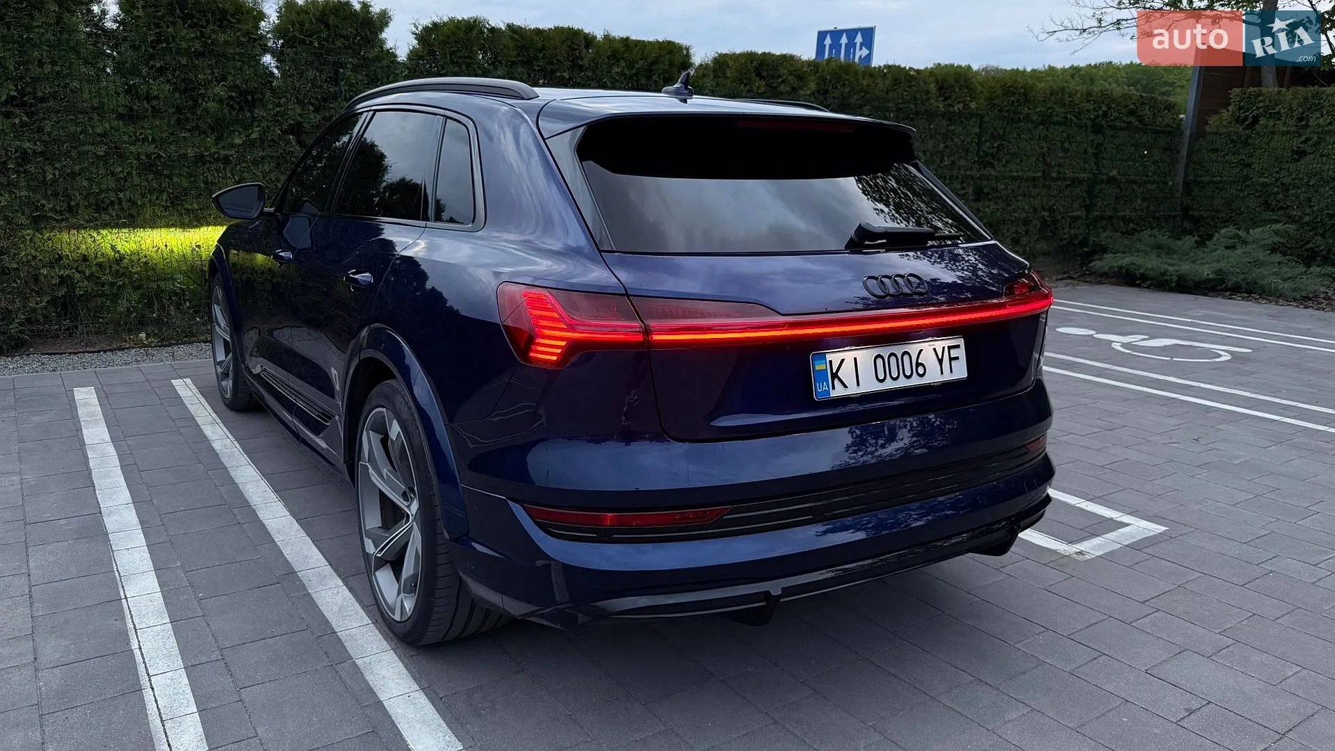 2022 Audi e-tron S - мініатюра 18