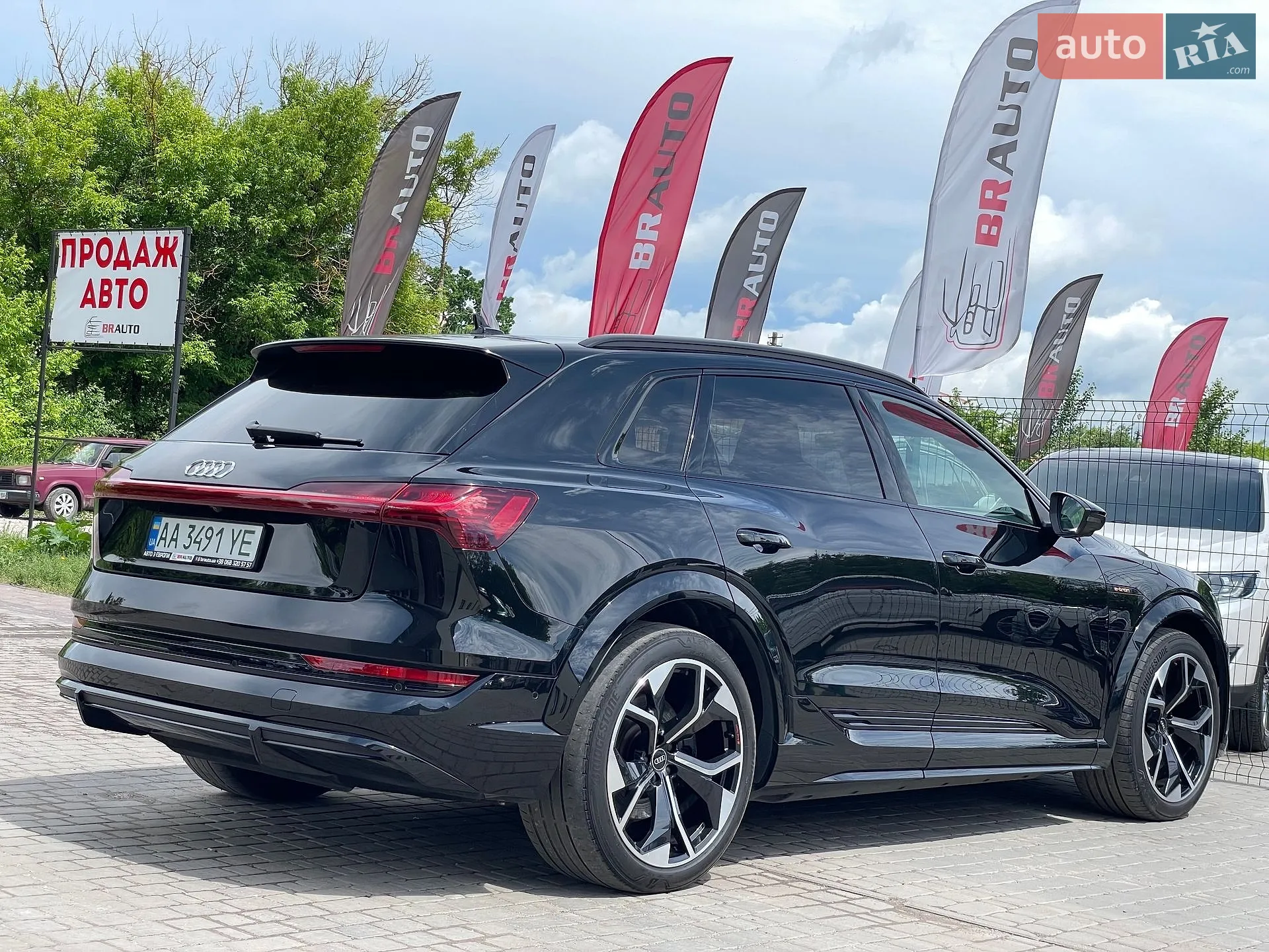 2022 Audi e-tron S - мініатюра 14