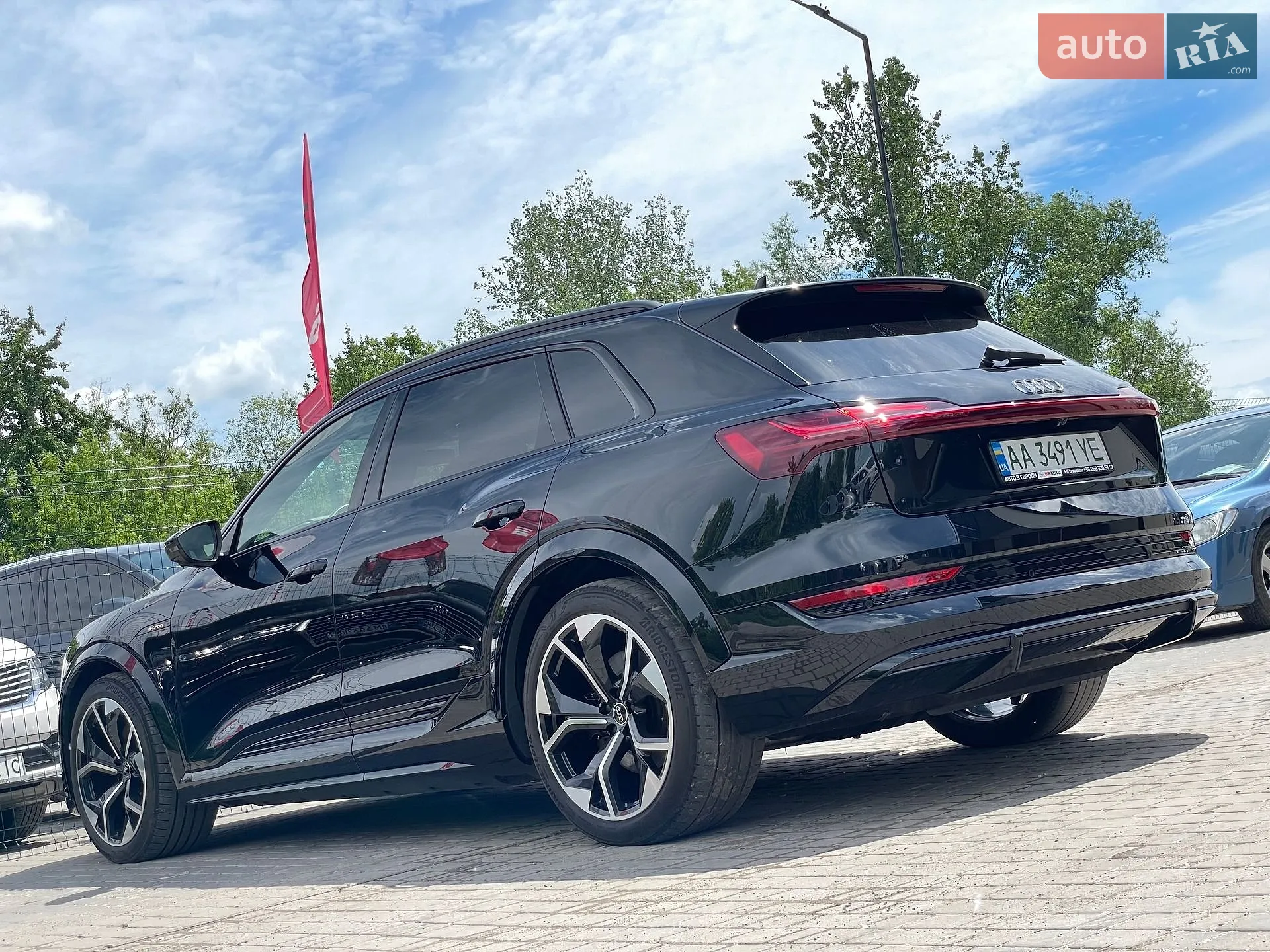2022 Audi e-tron S - мініатюра 19