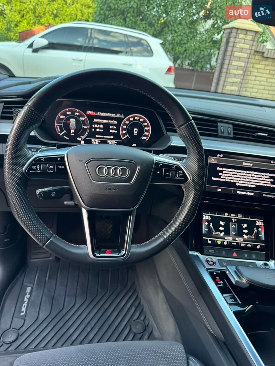2021 Audi e-tron S - мініатюра 24