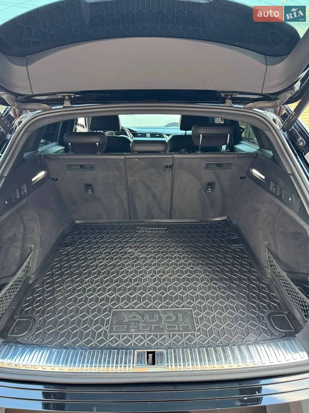 2021 Audi e-tron S - мініатюра 36