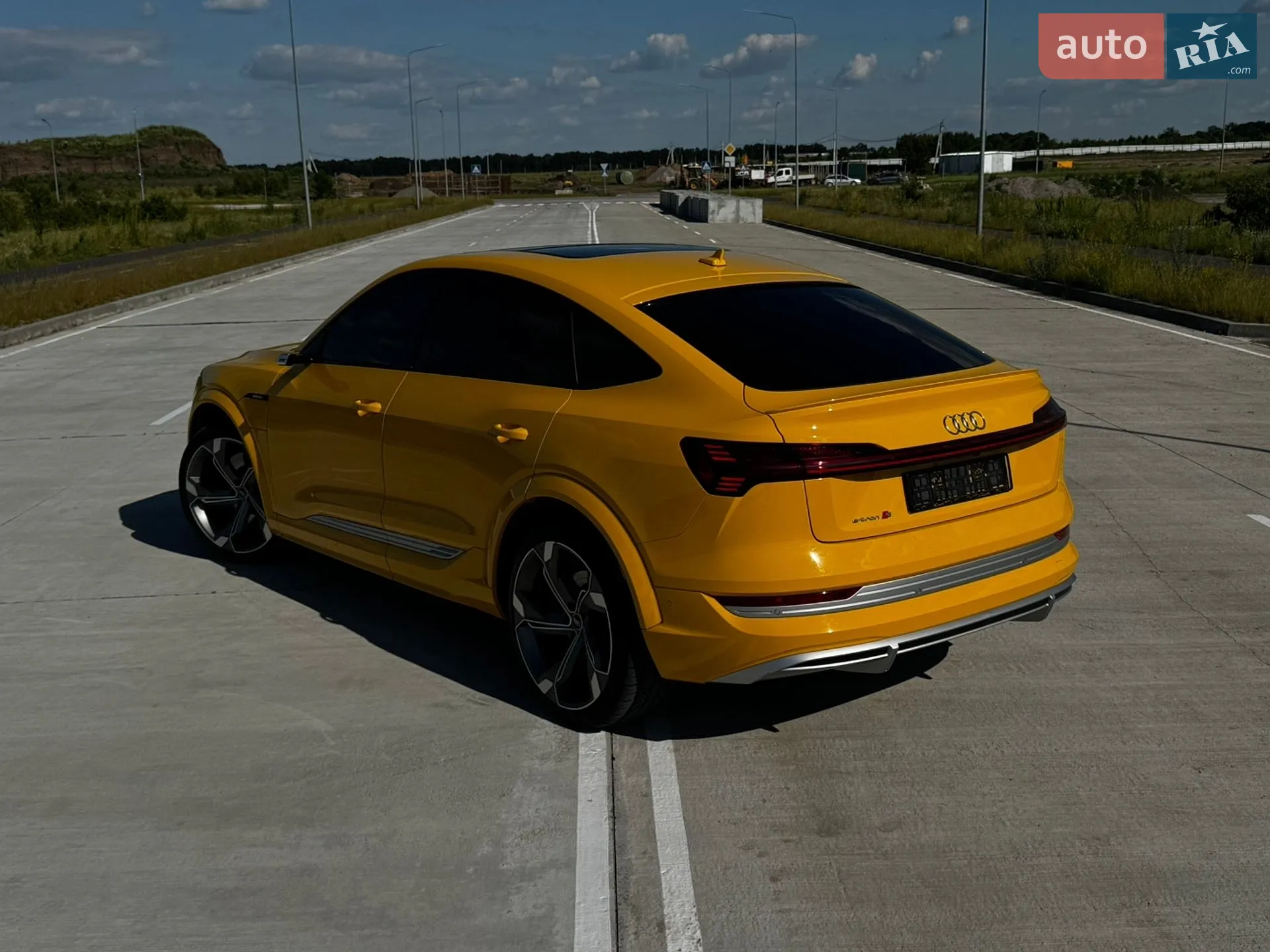 2022 Audi e-tron S - мініатюра 5
