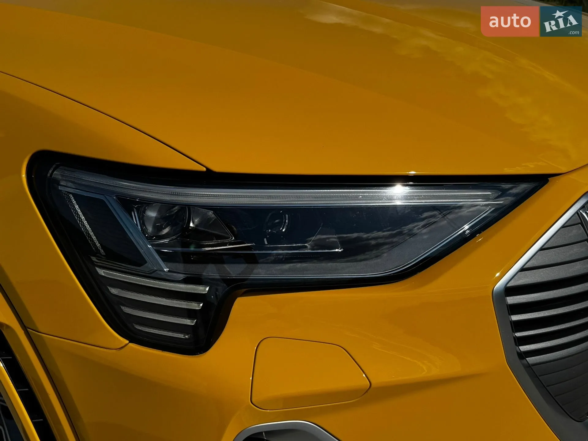 2022 Audi e-tron S - мініатюра 12