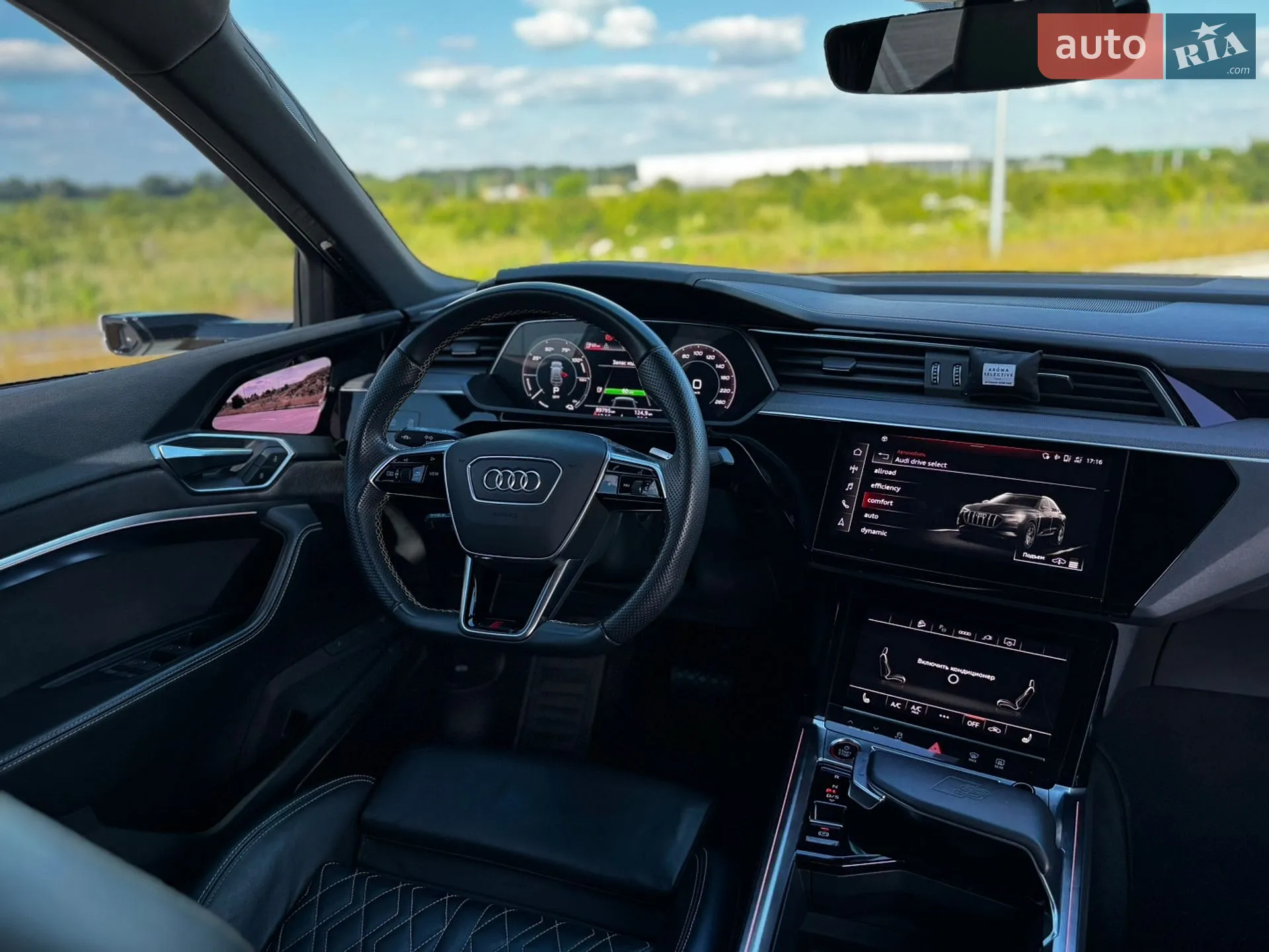 2022 Audi e-tron S - мініатюра 13