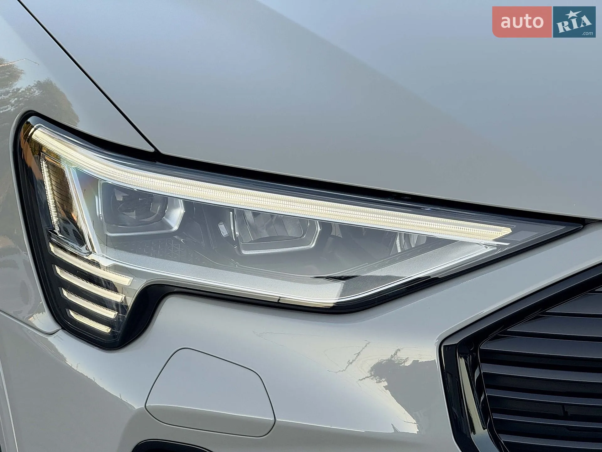 2022 Audi e-tron S - мініатюра 13