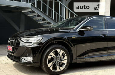 Позашляховик / Кросовер Audi e-tron Sportback 2022 в 