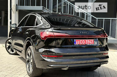Позашляховик / Кросовер Audi e-tron Sportback 2022 в 