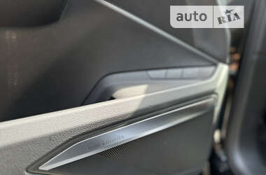 Позашляховик / Кросовер Audi e-tron Sportback 2022 в 
