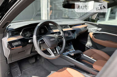 Позашляховик / Кросовер Audi e-tron Sportback 2022 в 