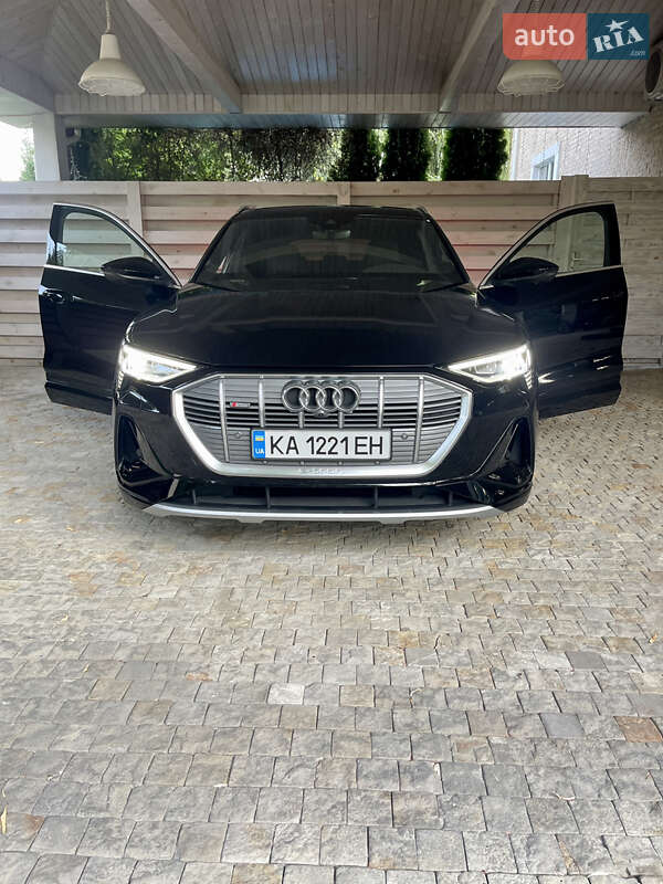 Позашляховик / Кросовер Audi e-tron Sportback 2021 в Києві