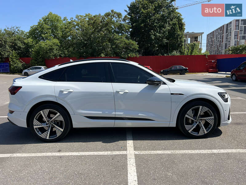 Позашляховик / Кросовер Audi e-tron Sportback 2021 в Ужгороді