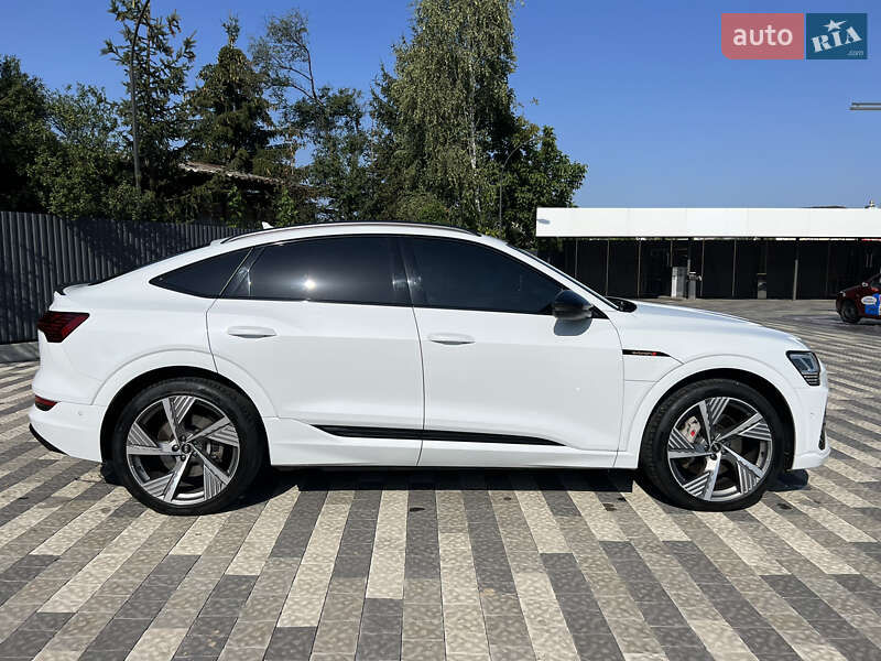 Позашляховик / Кросовер Audi e-tron Sportback 2021 в Ужгороді