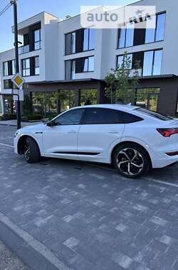 Позашляховик / Кросовер Audi e-tron Sportback 2020 в Ужгороді