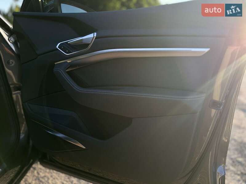 Позашляховик / Кросовер Audi e-tron Sportback 2020 в Львові