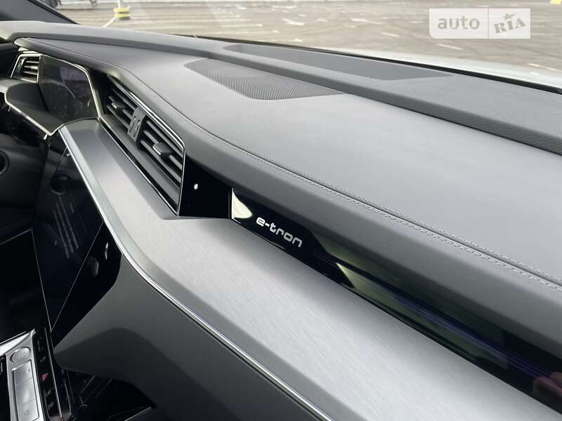 Позашляховик / Кросовер Audi e-tron Sportback 2020 в Львові