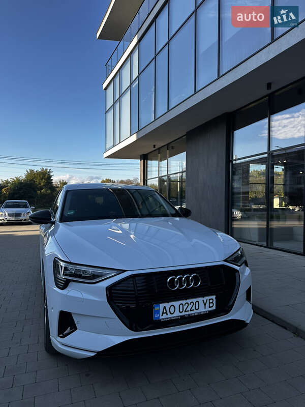 Позашляховик / Кросовер Audi e-tron Sportback 2021 в Ужгороді