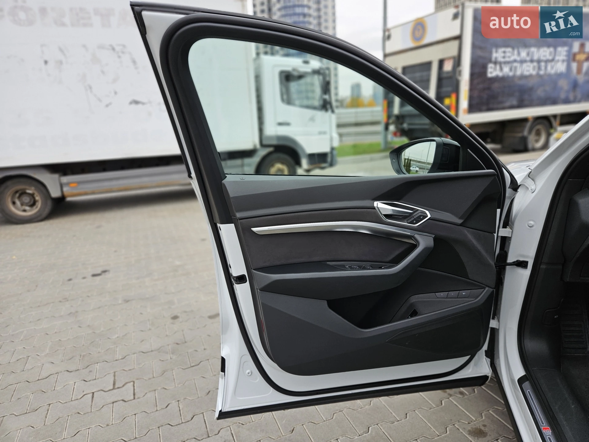 2022 Audi e-tron Sportback - мініатюра 11