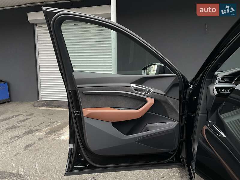 Позашляховик / Кросовер Audi e-tron Sportback 2021 в Києві