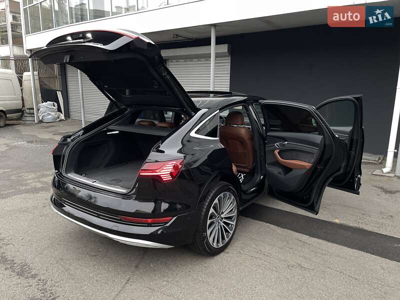 Позашляховик / Кросовер Audi e-tron Sportback 2021 в Києві