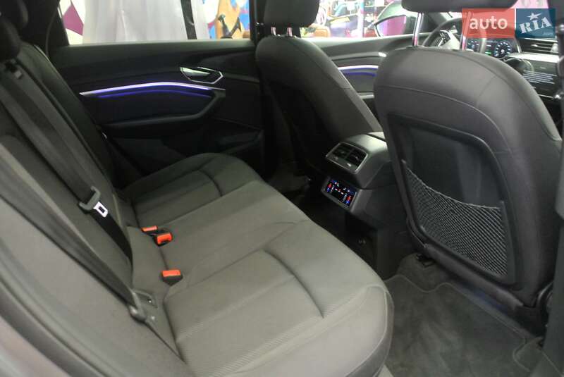 Позашляховик / Кросовер Audi e-tron Sportback 2021 в Києві фото 25 Позашляховик / Кросовер Audi e-tron Sportback 2021 в Києві