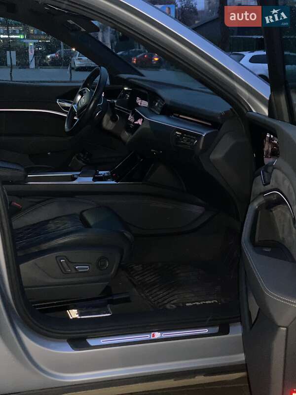 Позашляховик / Кросовер Audi e-tron Sportback 2020 в Ужгороді