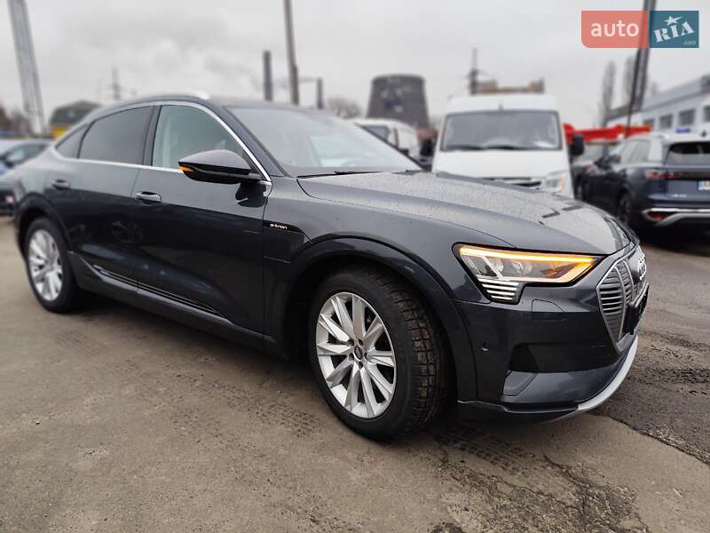 Позашляховик / Кросовер Audi e-tron Sportback 2020 в Києві