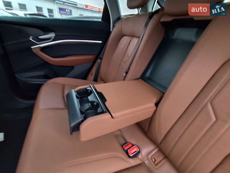 Позашляховик / Кросовер Audi e-tron Sportback 2020 в Києві
