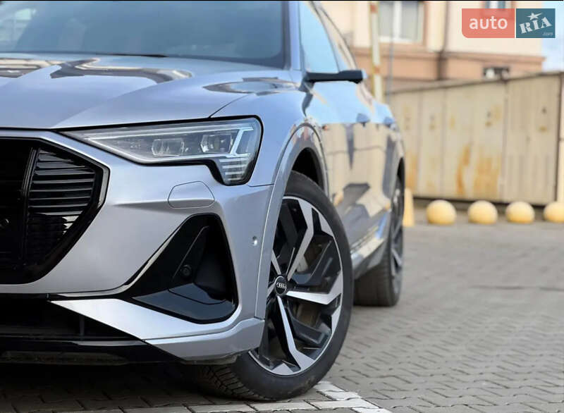 Позашляховик / Кросовер Audi e-tron Sportback 2020 в Ужгороді