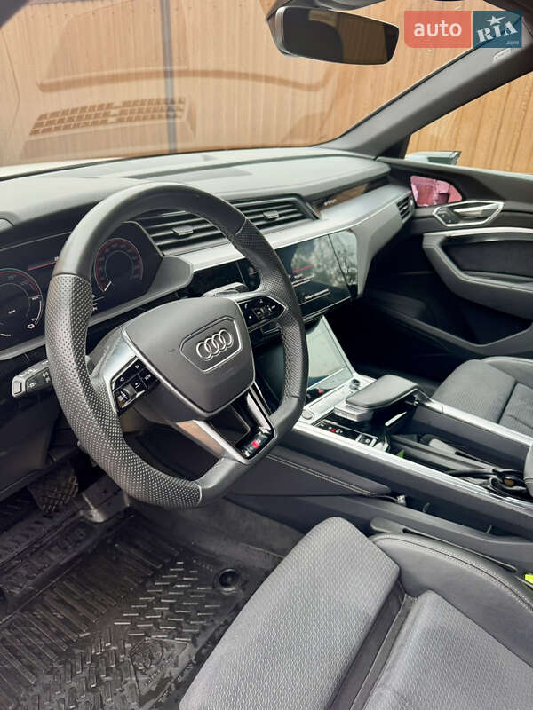 Позашляховик / Кросовер Audi e-tron Sportback 2022 в Вінниці