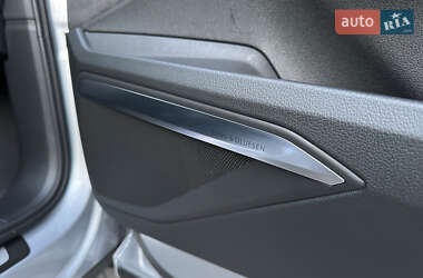 Позашляховик / Кросовер Audi e-tron Sportback 2021 в 