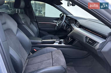 Позашляховик / Кросовер Audi e-tron Sportback 2021 в 