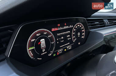 Позашляховик / Кросовер Audi e-tron Sportback 2021 в 