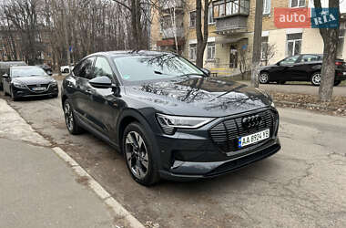 Позашляховик / Кросовер Audi e-tron Sportback 2021 в Києві