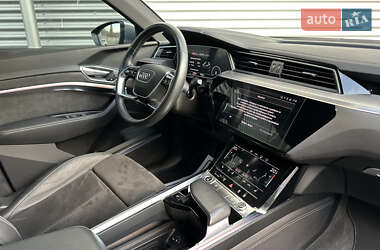 Позашляховик / Кросовер Audi e-tron Sportback 2021 в 