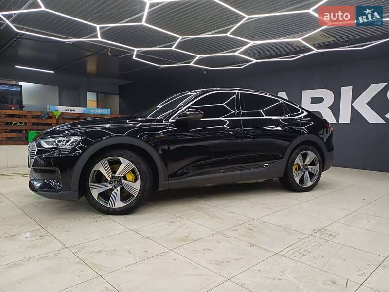 Позашляховик / Кросовер Audi e-tron Sportback 2020 в 
