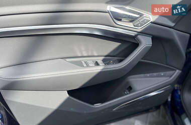 Позашляховик / Кросовер Audi e-tron Sportback 2021 в 