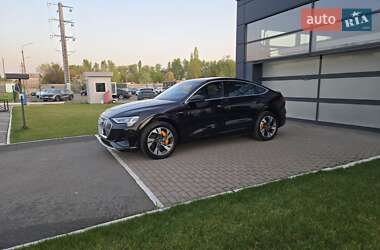 Позашляховик / Кросовер Audi e-tron Sportback 2022 в 