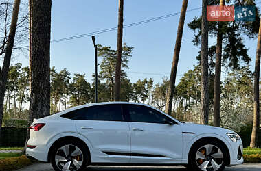 Позашляховик / Кросовер Audi e-tron Sportback 2021 в 
