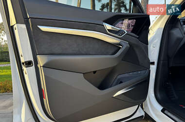Позашляховик / Кросовер Audi e-tron Sportback 2021 в 