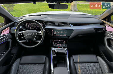Позашляховик / Кросовер Audi e-tron Sportback 2021 в 