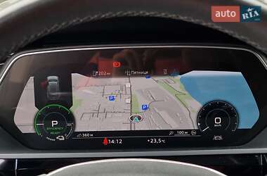 Позашляховик / Кросовер Audi e-tron Sportback 2021 в 