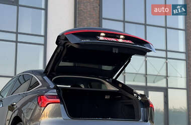 Позашляховик / Кросовер Audi e-tron Sportback 2020 в 