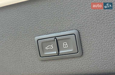 Позашляховик / Кросовер Audi e-tron Sportback 2021 в 