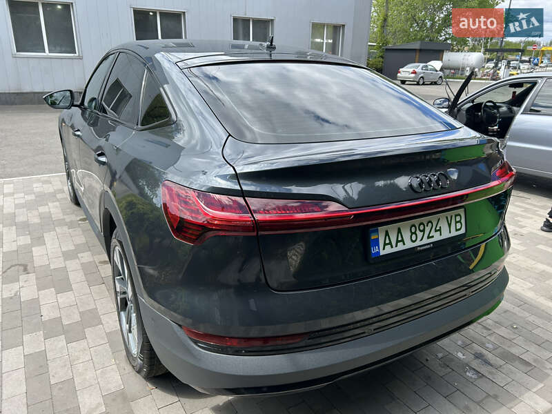Позашляховик / Кросовер Audi e-tron Sportback 2021 в Києві