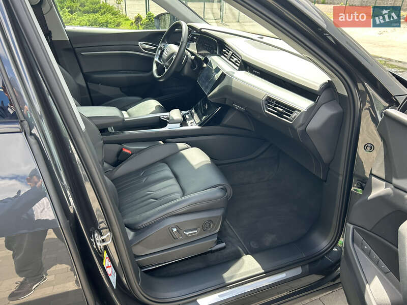 Позашляховик / Кросовер Audi e-tron Sportback 2021 в Києві